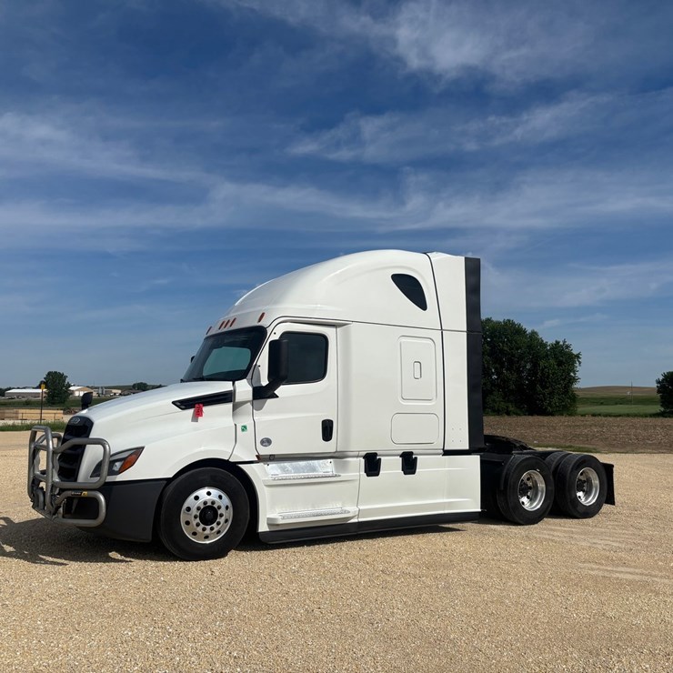 2022 FREIGHTLINER CASCADIA 126