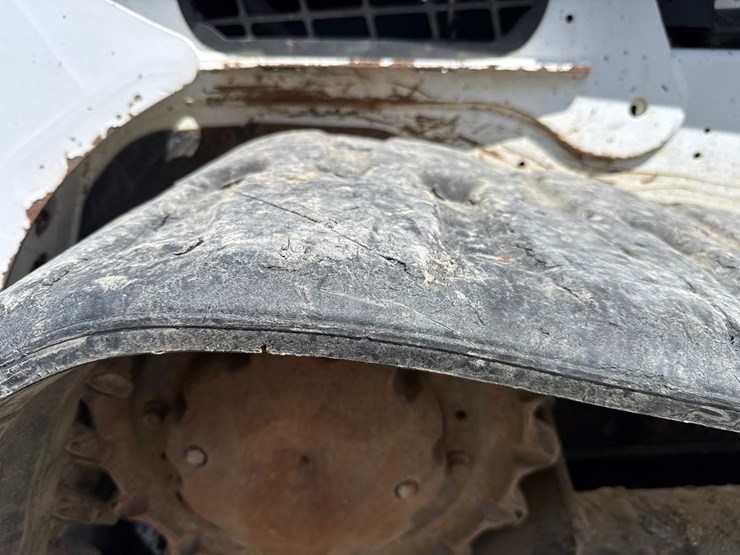 2020-bobcat-t740-image-54