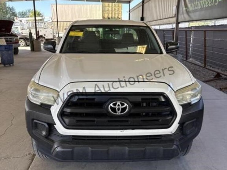 2017-toyota-tacoma-image-3