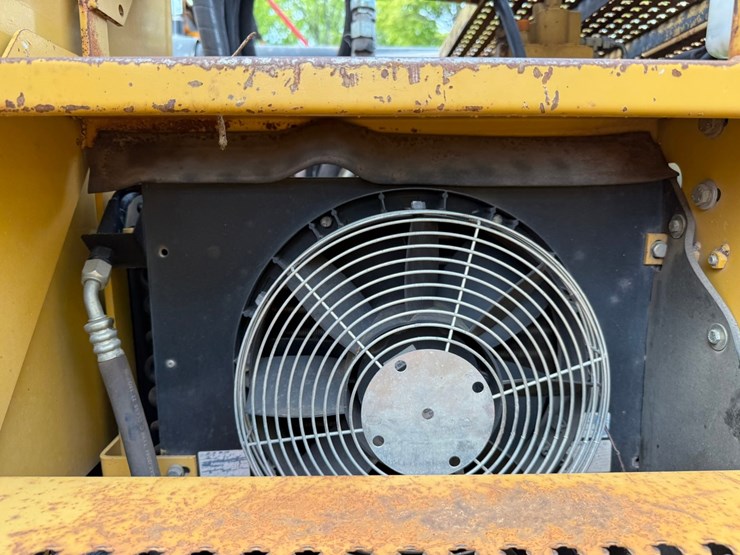 caterpillar-m318-image-75