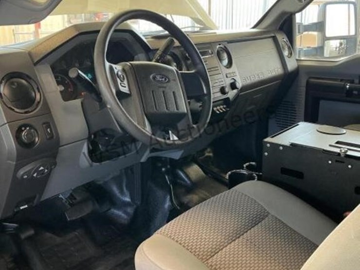 2014-ford-f550-image-24