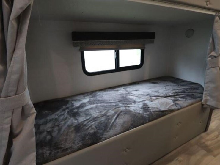 2025-ford-transit-image-40