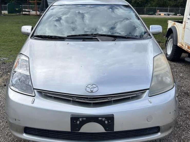 #5-•-2005-toyota-prius-image-4