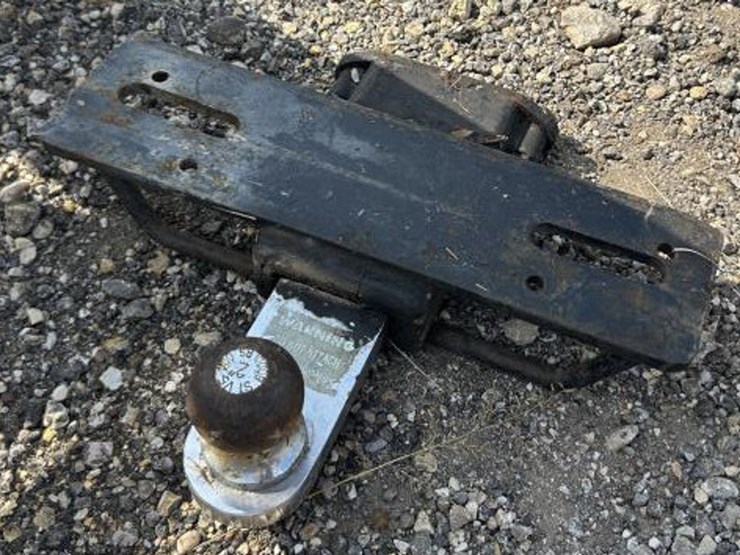 #124-•-ball-mount-trailer-hitch-w/-2"-ball-image-3