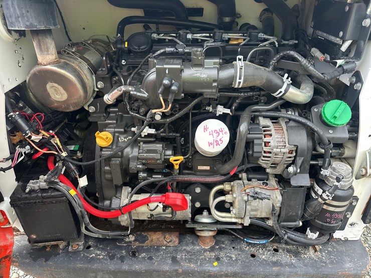 2020-bobcat-t740-image-38