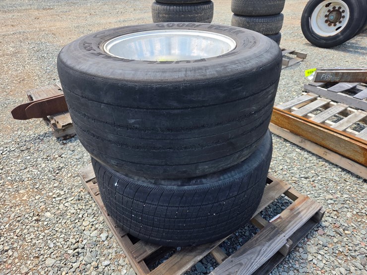 #6463-•-(2)-445/50r22.5-tires-w/-aluminum-rims-image-2
