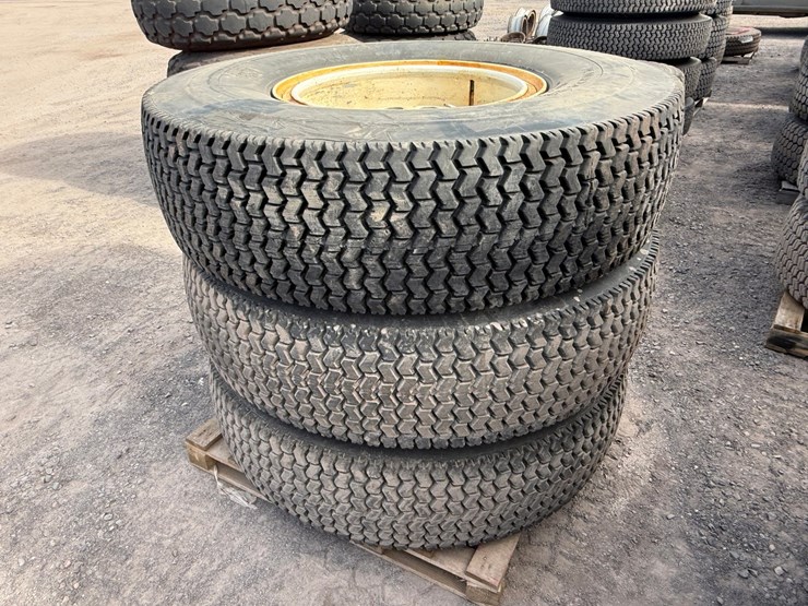 #1335-•-michelin-tires-with-rims-image-4