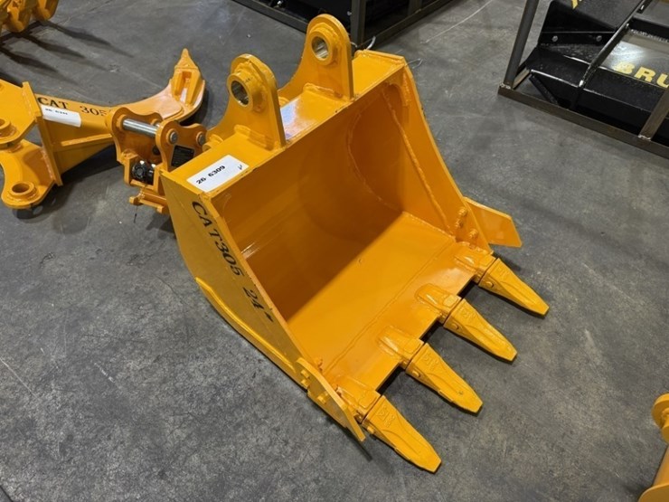 2026-caterpillar-305-image-1