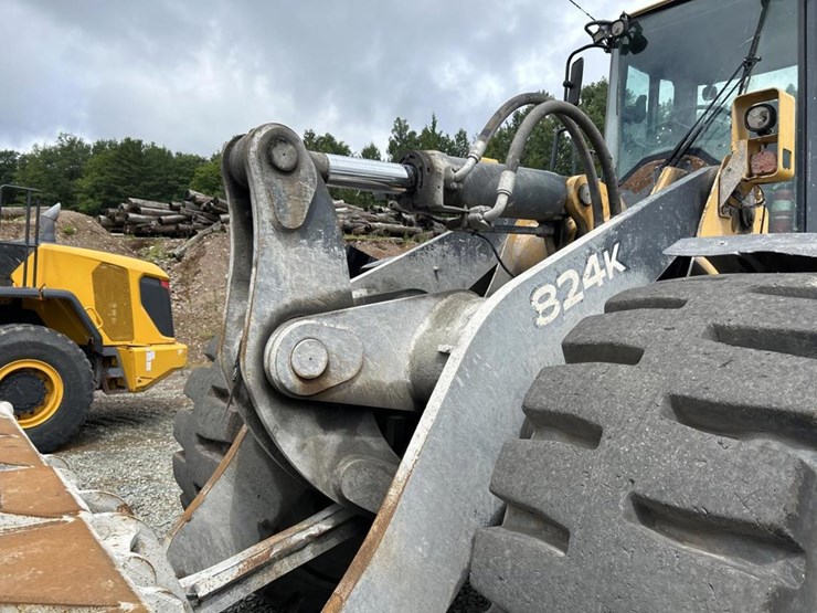 2014-deere-824k-image-30