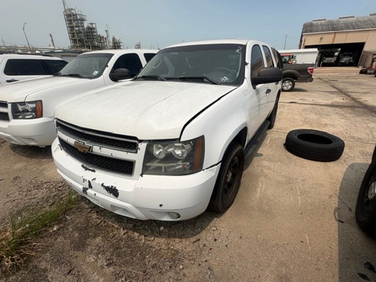 2011-chevrolet-tahoe-image-1