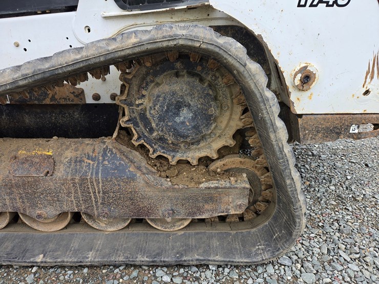2020-bobcat-t740-image-36