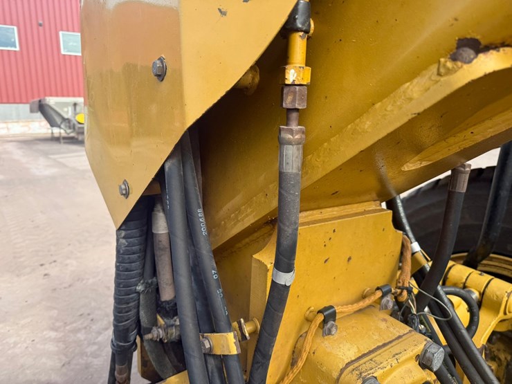 caterpillar-160m-image-68