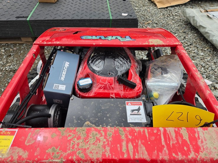 #6127-•-unused-future-ft750-remote-control-crawler-lawn-mower-image-6