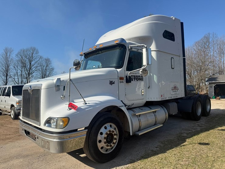 #1401-•-2005-international-9400i-6x4-sleeper-cab-truck-tractor-image-1