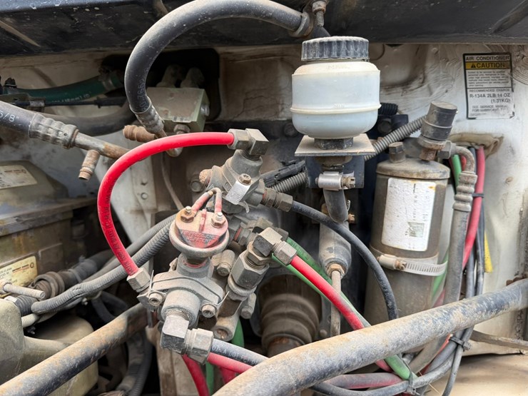 #1361-•-1995-freightliner-fuel-truck-image-14