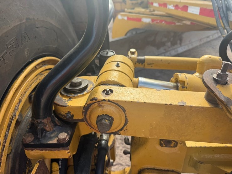caterpillar-160m-image-60