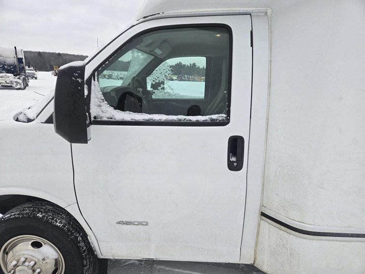 #60861-•-2014-gmc-4500-box-truck-image-13