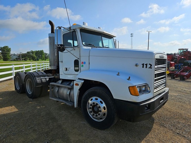 2001-freightliner-fld120-image-8