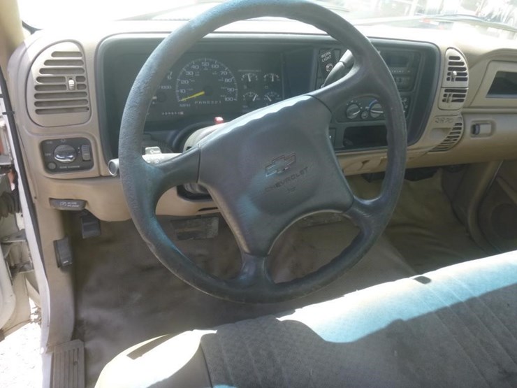 2002-chevrolet-3500-image-13