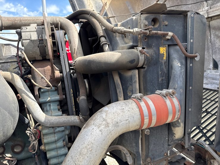 #60835-•-1991-volvo-/-gm-white-tandem-axle-storm-truck-image-21