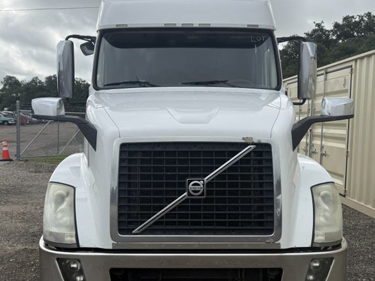 #14-•-2013-volvo-tractor-truck-730-model-image-4