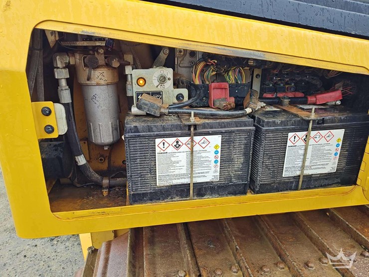 2020-caterpillar-d1-image-30