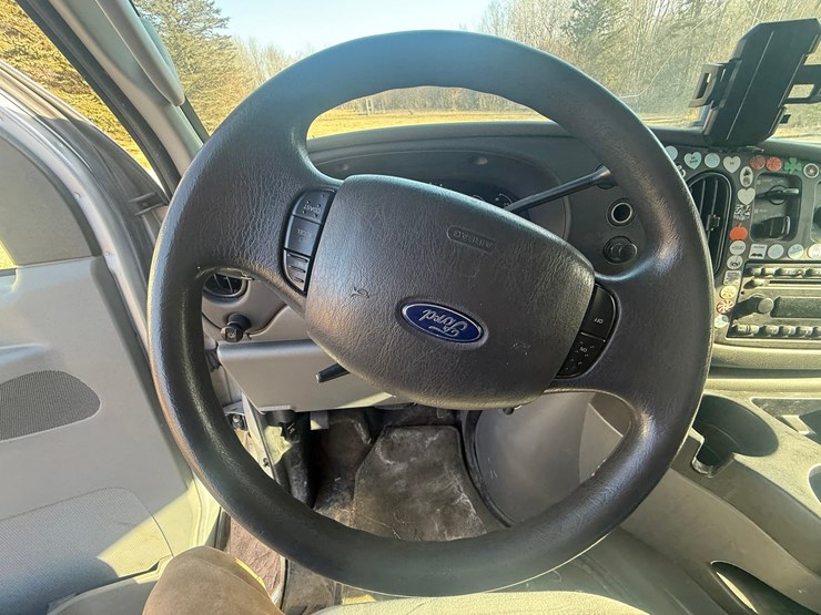 2008-ford-e350-xlt-image-28