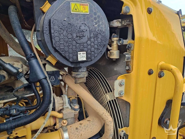 2020-caterpillar-d2-image-31