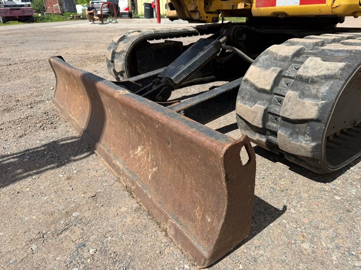 caterpillar-305.5e2-image-28