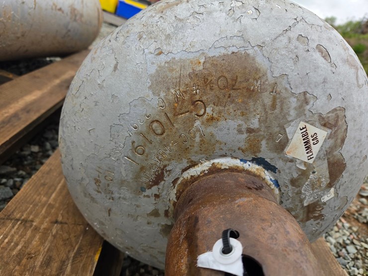 #6102-•-(2)-propane-tanks-image-5