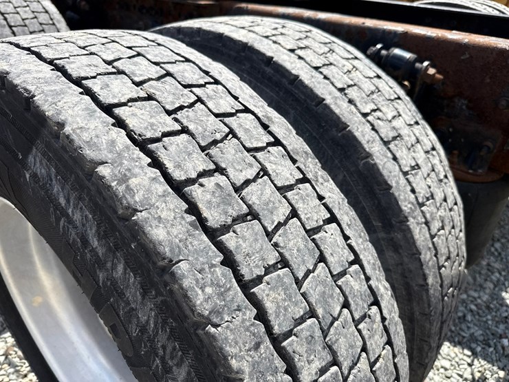 #60944-•-2016-freightliner-125-sleeper-cab-truck-tractor-image-85