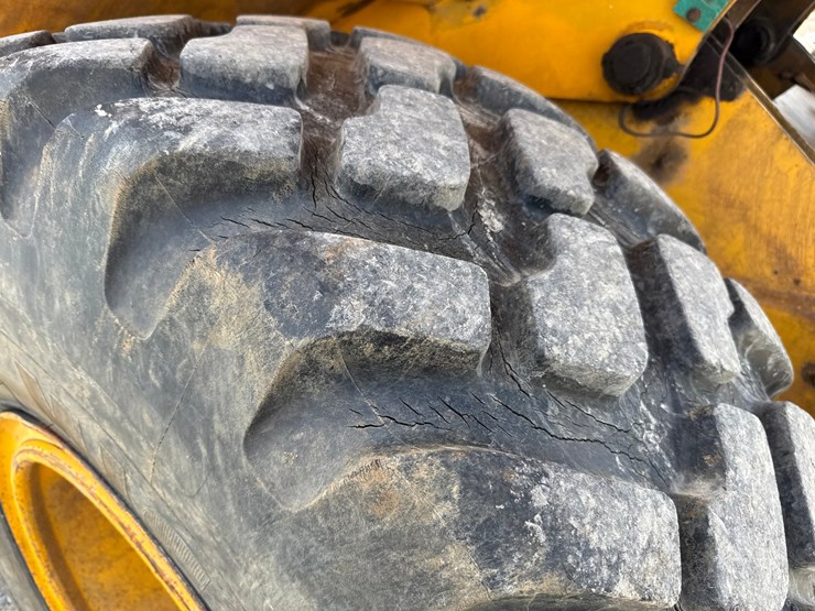 jcb-712-image-61