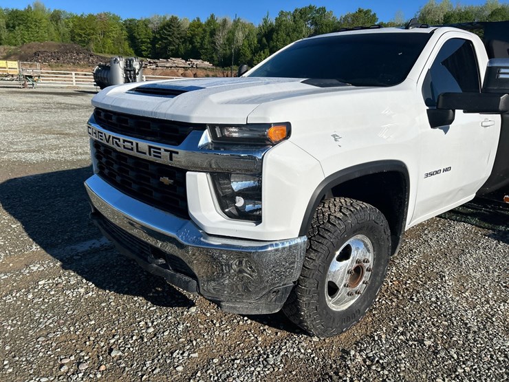 2020-chevrolet-3500-image-9