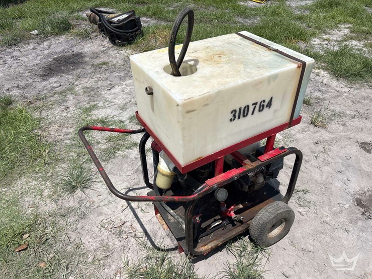 2021-portable-pressure-washer-with-water-tank-image-3