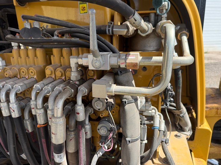 caterpillar-305.5e2-image-36