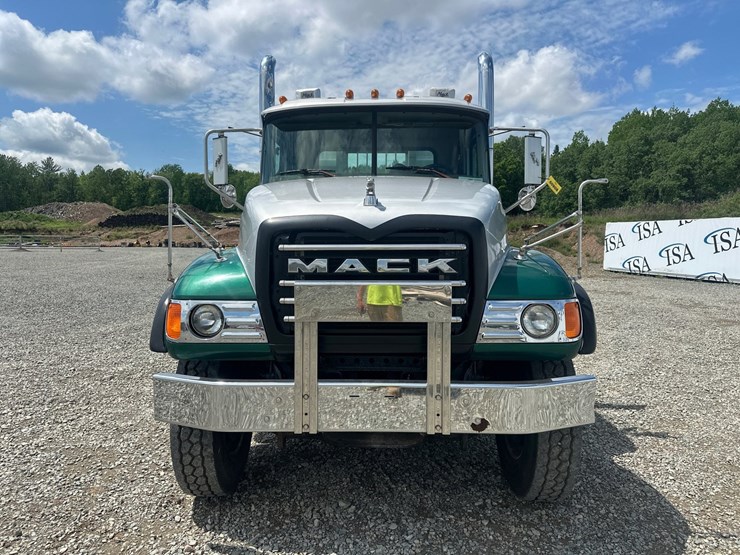 2007-mack-granite-cv713-image-8