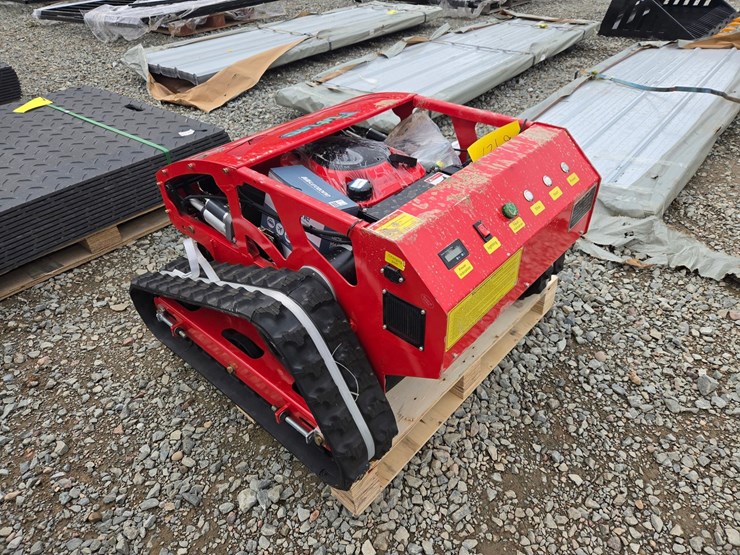 #6127-•-unused-future-ft750-remote-control-crawler-lawn-mower-image-2