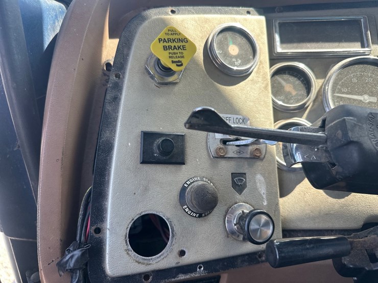 1991-ford-l9000-image-23