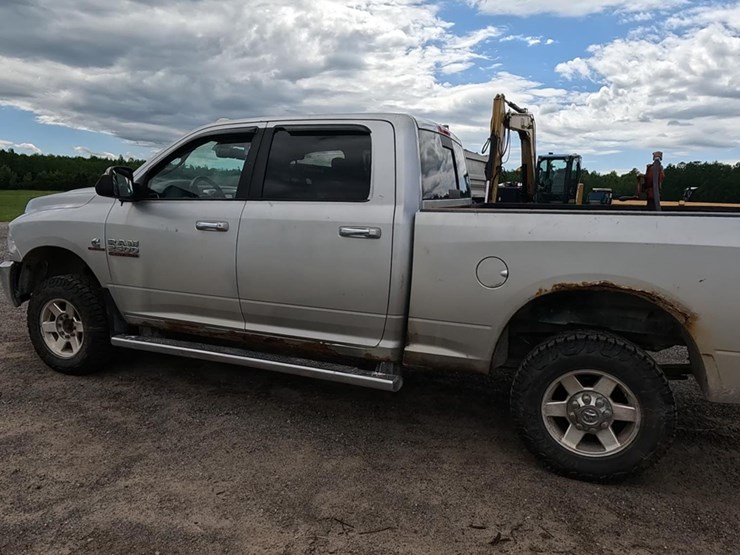 2013-dodge-2500-image-9