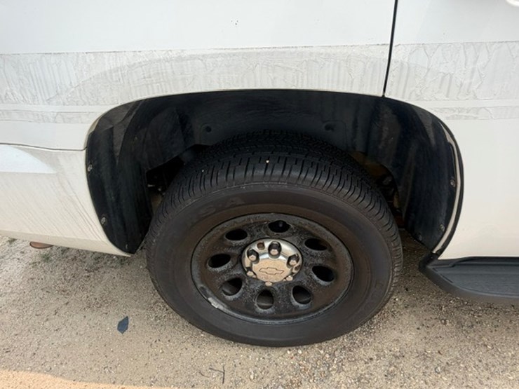 2011-chevrolet-tahoe-image-9
