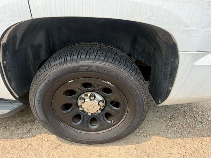 2011-chevrolet-tahoe-image-5