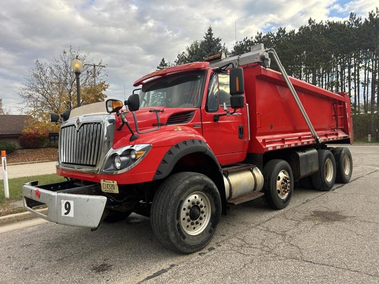 #1451-•-2013-international-workstar-tri-axle-dump-truck-image-1