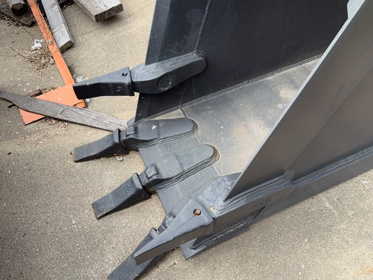spade-nose-bucket-image-2