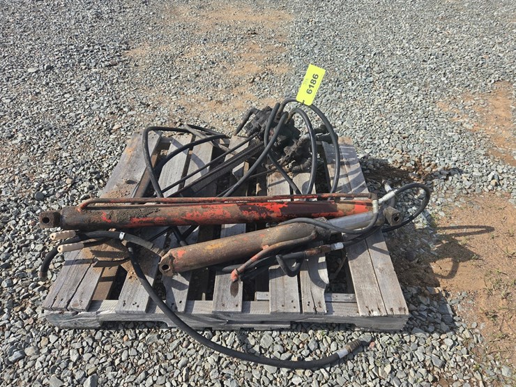 #6186-•-(2)-hydraulic-cylinders,-hydraulic-valve-assembly-w/-hoses-image-6