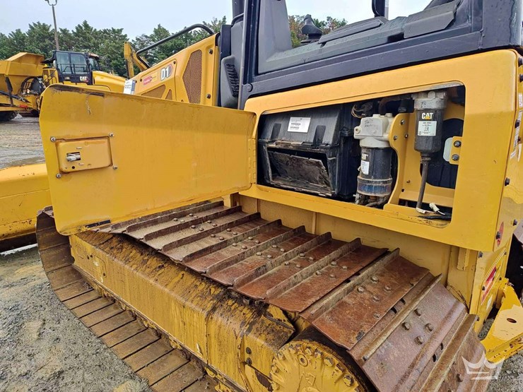 2020-caterpillar-d1-image-32