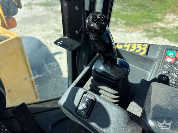 2014-deere-644k-image-24