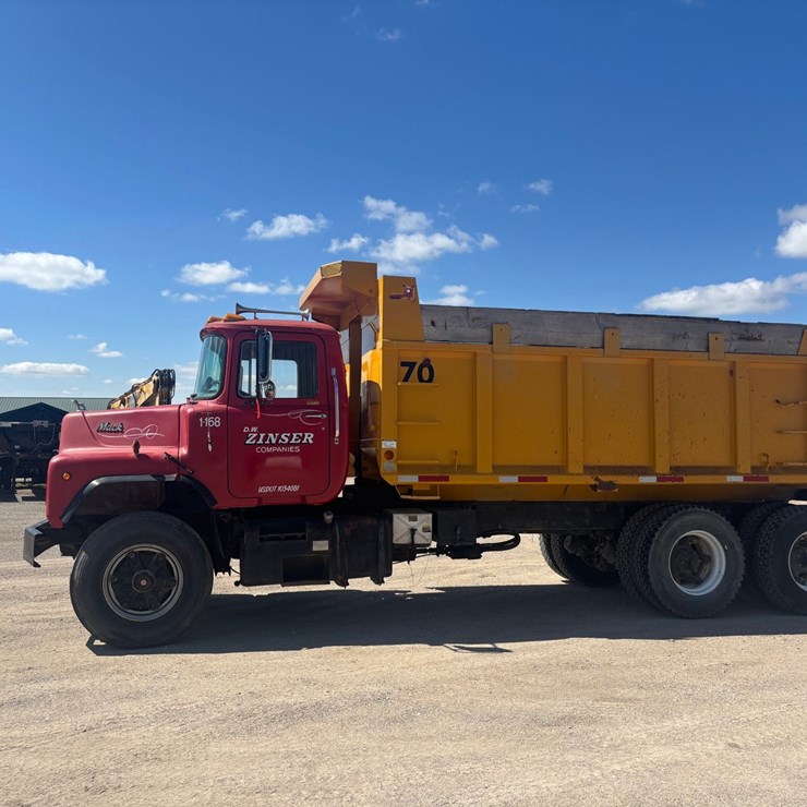 #2174 • 1984 Mack DM660 Tandem Axle Dump Truck