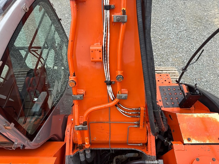 2006-hitachi-zx225-image-35