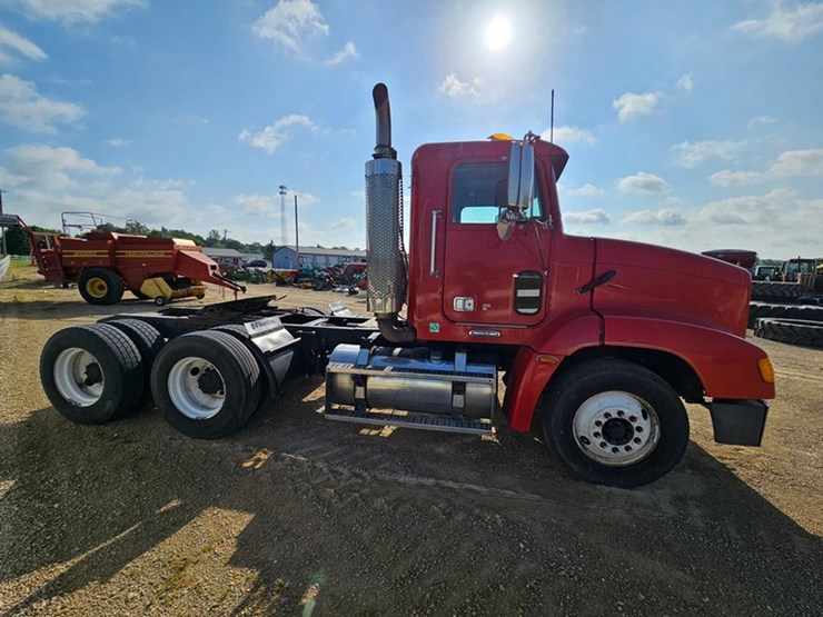 2002-freightliner-fld112-image-7