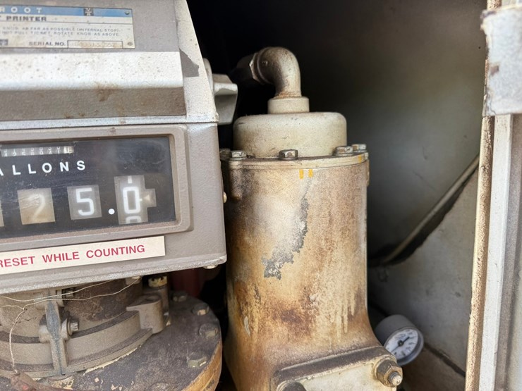 #1361-•-1995-freightliner-fuel-truck-image-37